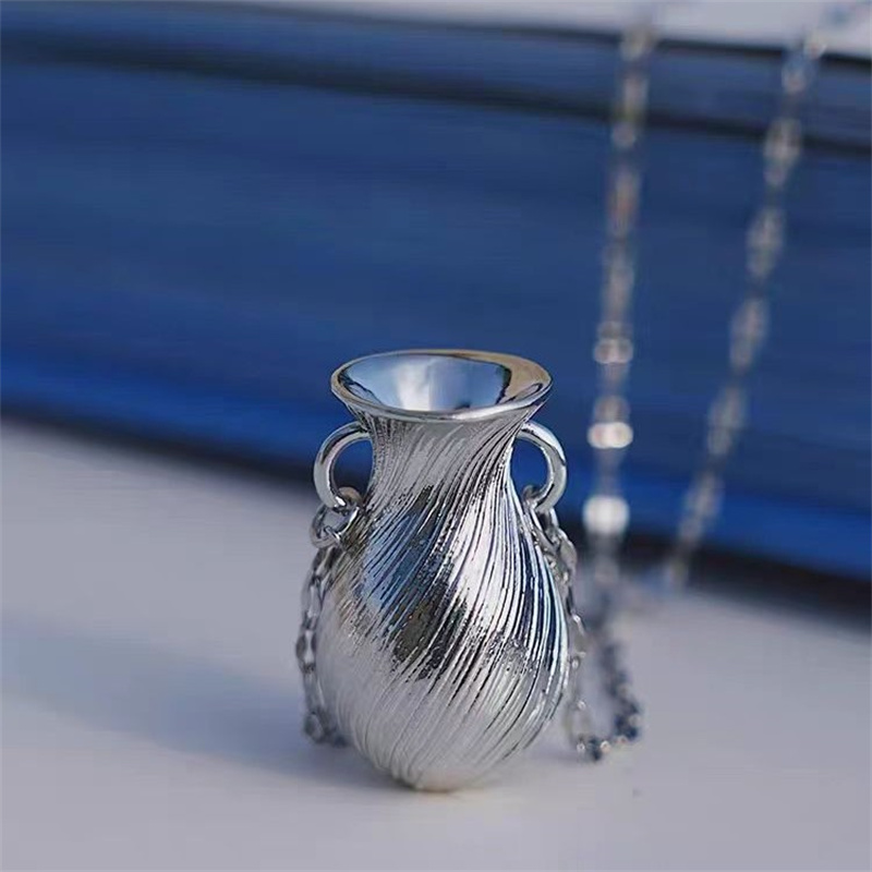 Elegant Vintage Sketch Vase Pe - Vintage Fashion Sketches recension och pris