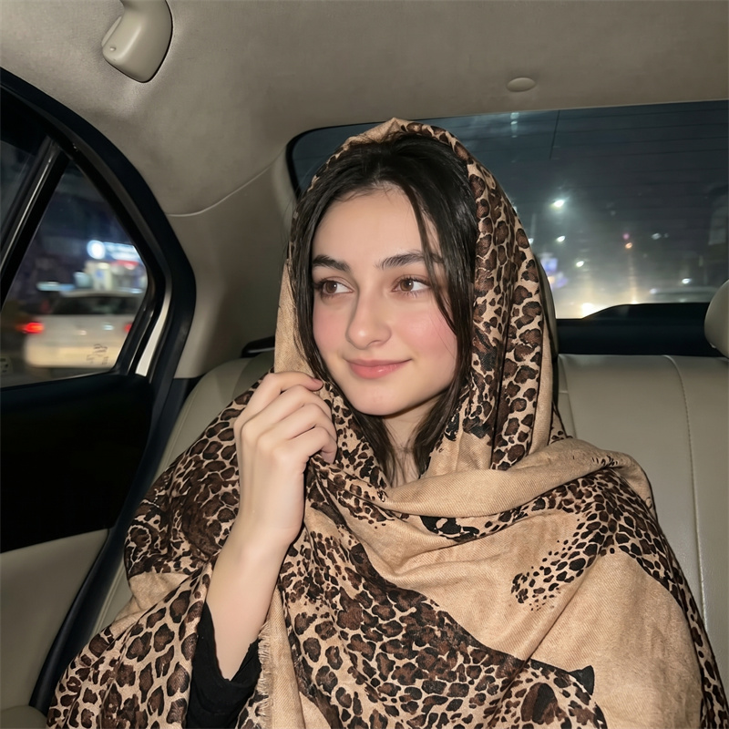 Vintage Leopard Print Hijab an - Vintage Fashion Prints recension och pris