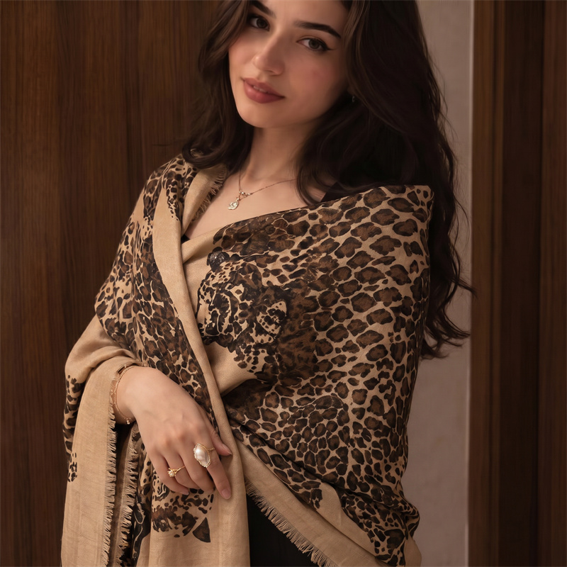 Vintage Leopard Print Hijab an - Vintage Fashion Prints recension och pris