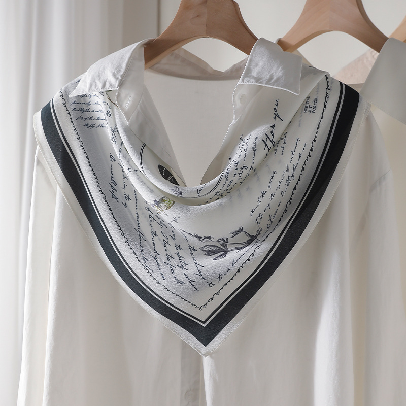 100% Mulberry Silk Scarf 65x65 - Vintage Fashion Journal recension och pris