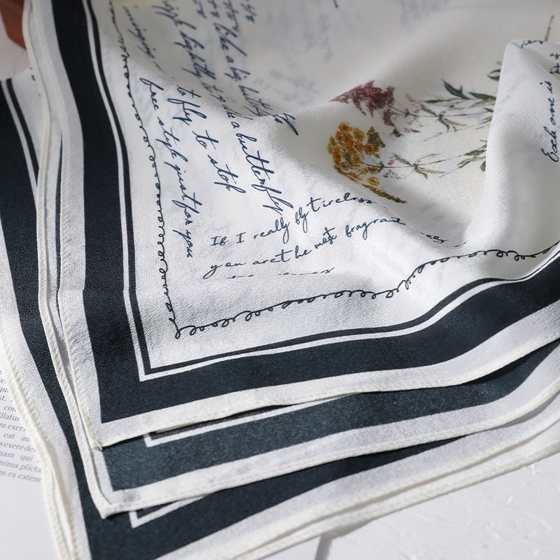 100% Mulberry Silk Scarf 65x65 - Vintage Fashion Journal recension och pris