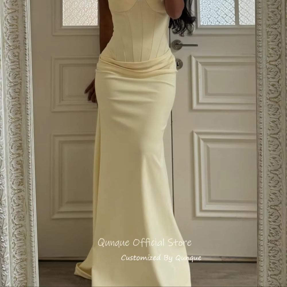 Qunque Yellow Floor Length Eve - Vintage Fashion De recension och pris