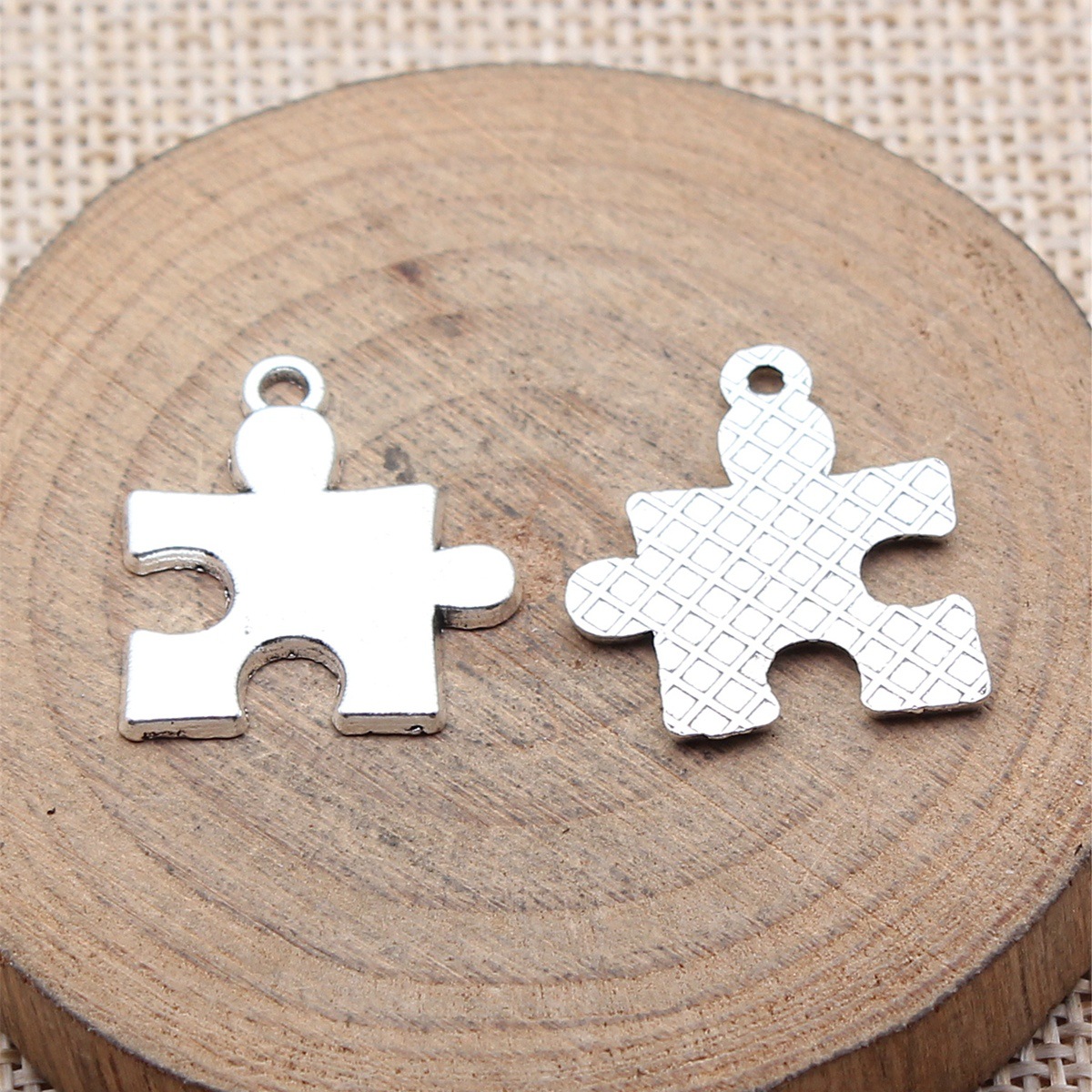 WYSIWYG 10pcs 23x20mm 2 Colors - Vintage Fashion Pieces recension och pris